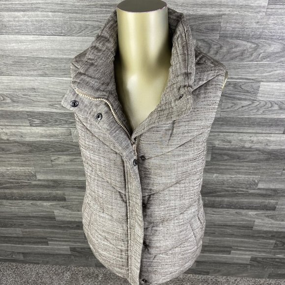GAP Snap & Full Zip Up Sleeveless Beige Quilted Puffer Vest Women's Size Medium - Picture 11 of 11